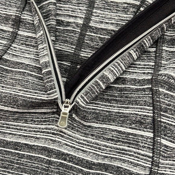 Lululemon 1/4 zip size 6 - Picture 6 of 11